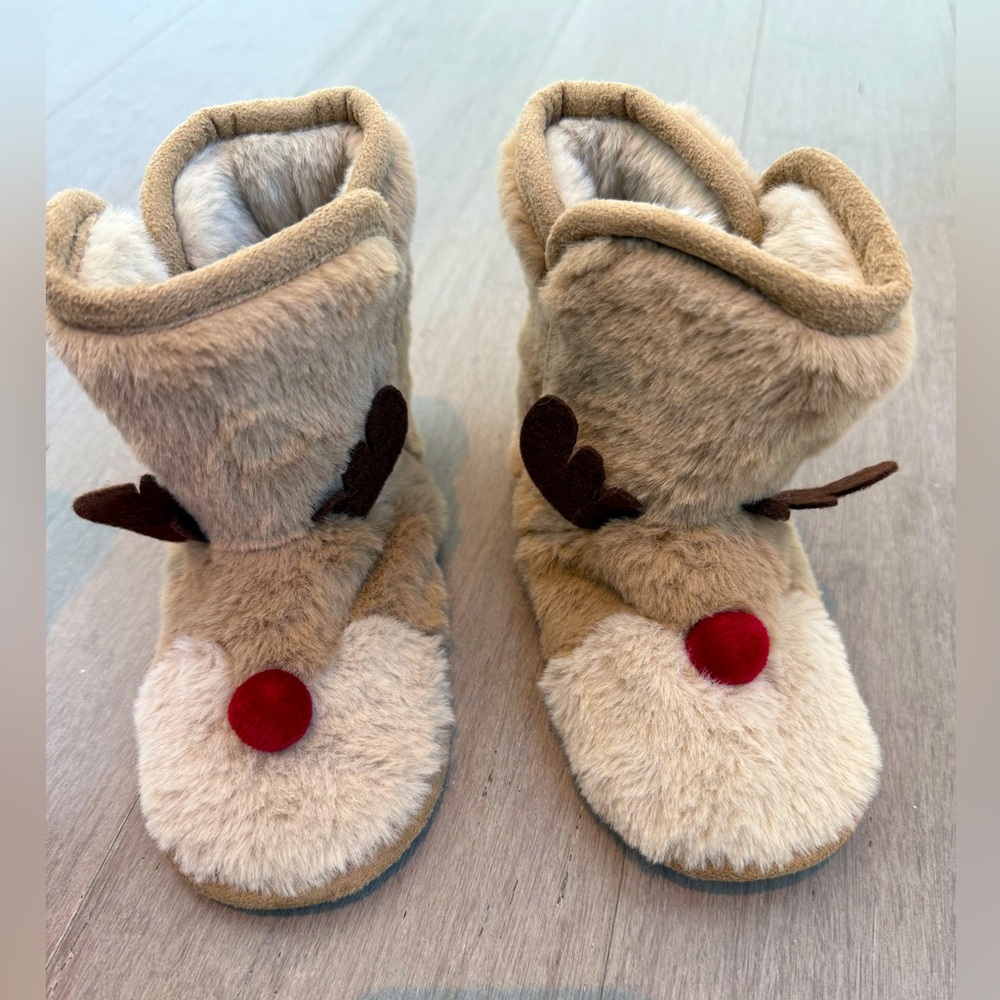 Mango Kids toddler size 8 reindeer slipper